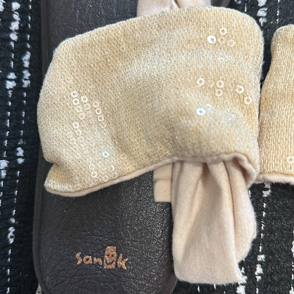 Sanuk yoga mat sandal, size 10, tan sequence, dark brown sole - Picture 2 of 4